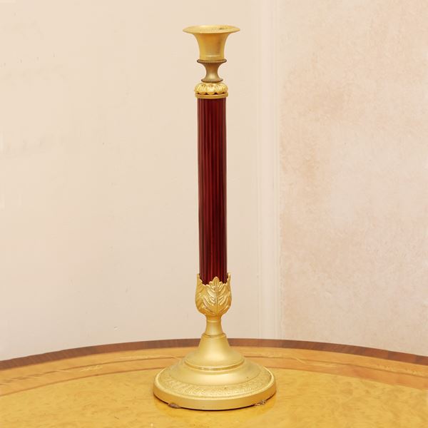 Candeliere in bronzo dorato e laccato