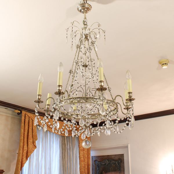Lampadario a otto luci in metallo argentato