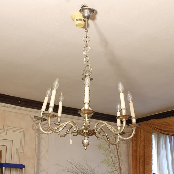 Lampadario a otto luci in metallo argentato