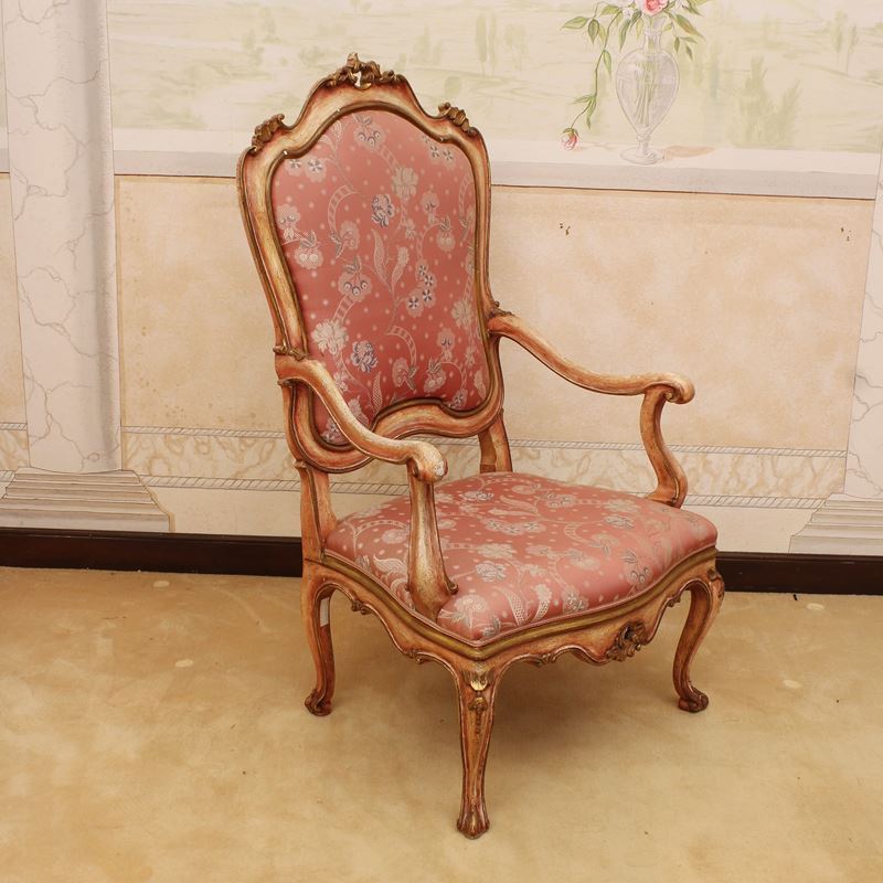 ♦ Poltrona in legno laccato e dorato  (Italia, XX sec.)  - Asta Gli Arredi di Villa "Le Marchesane" - San Luca Casa d'Aste