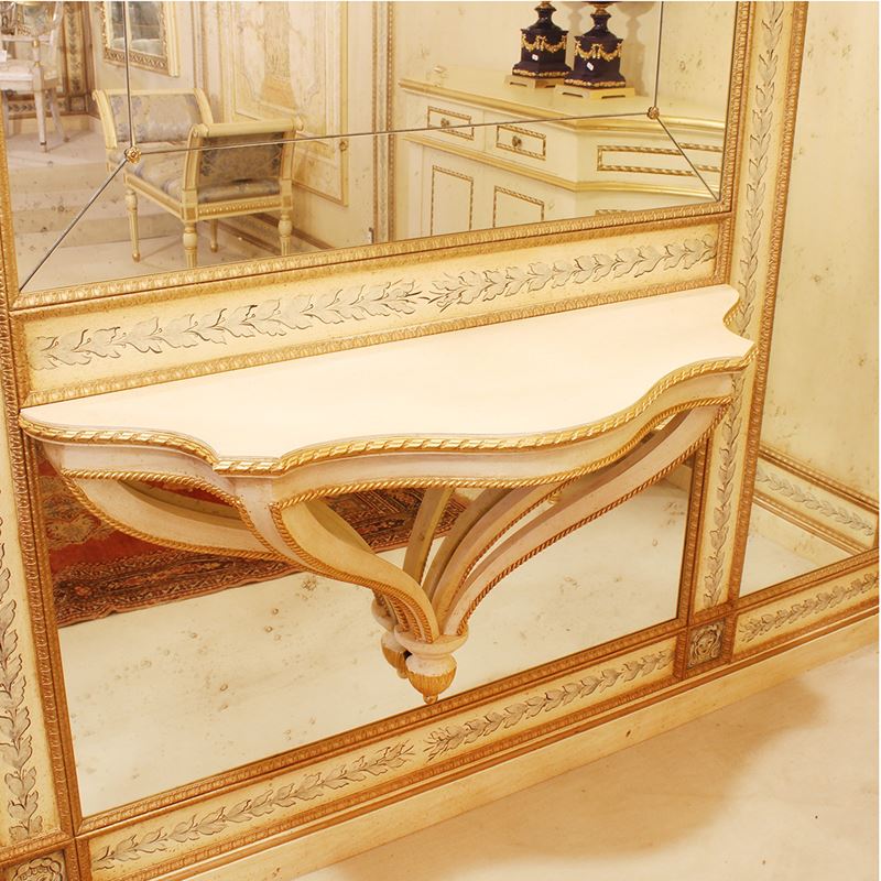 ♦ Coppia di consolle in legno laccato e dorato  (Italia, XX sec.)  - Asta Gli Arredi di Villa "Le Marchesane" - San Luca Casa d'Aste