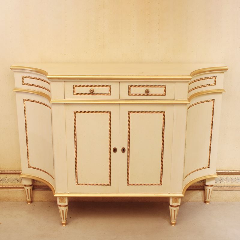 ♦ Credenza in legno laccato e dorato  (Italia, XX sec.)  - Asta Gli Arredi di Villa "Le Marchesane" - San Luca Casa d'Aste