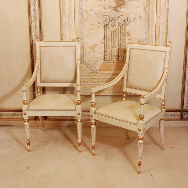 ♦ Sei poltrone in legno laccato e dorato