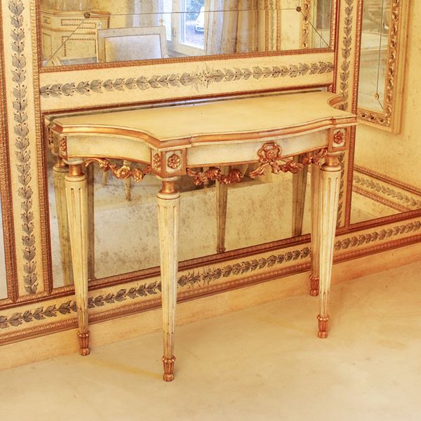 ♦ Consolle in legno laccato e dorato
