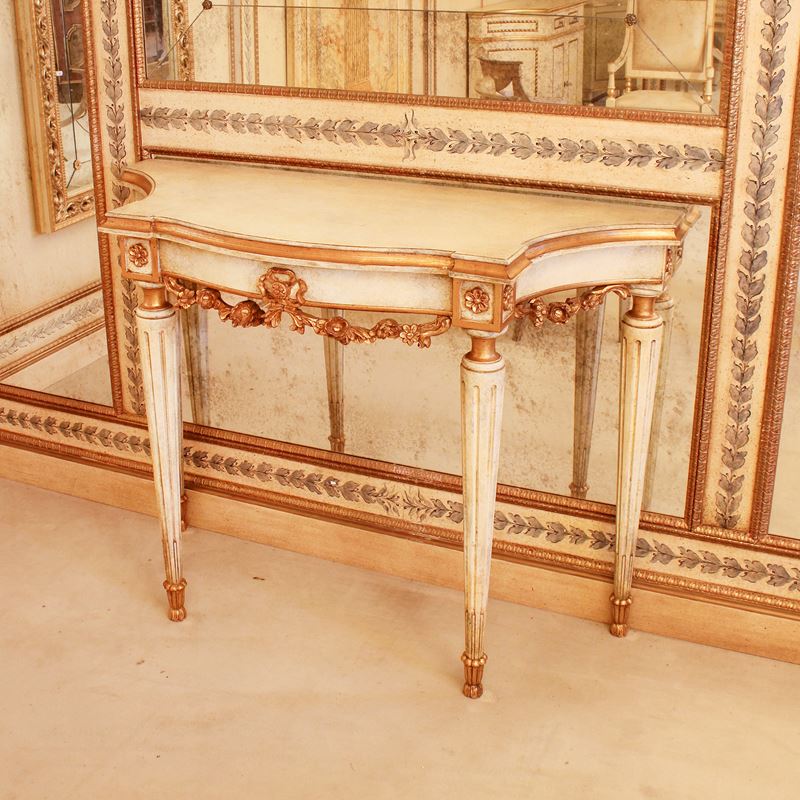 ♦ Consolle in legno laccato e dorato  (Italia, XX sec.)  - Asta Gli Arredi di Villa "Le Marchesane" - San Luca Casa d'Aste